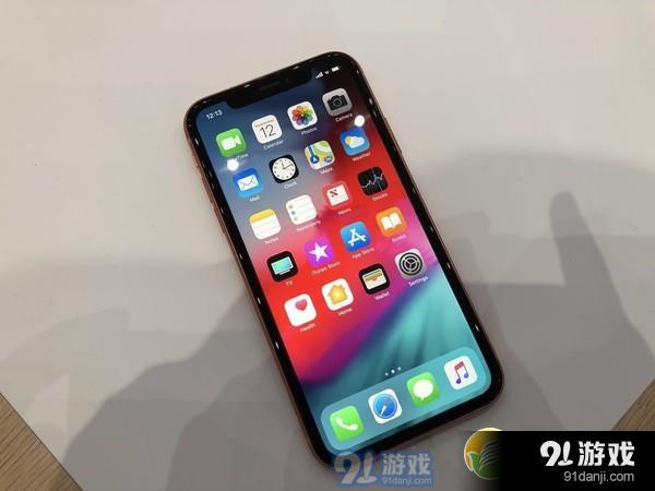 三星s10e和iphone xr区别对比实用评测_52z.com