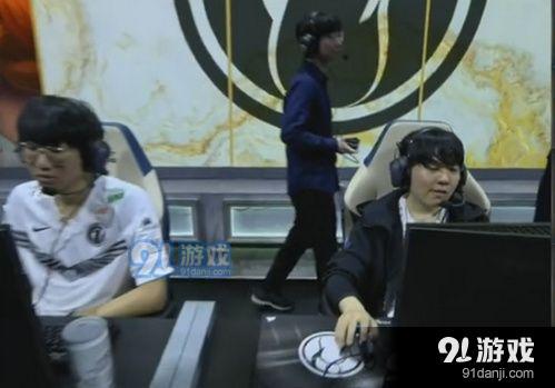 s9FPX vs FNC比赛直播视频 lol10月26日s9FPX vs FNC比赛视频回放