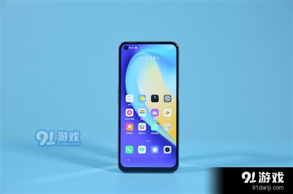 背面大LOGO亮眼 Realme V5银翼少年开箱图赏