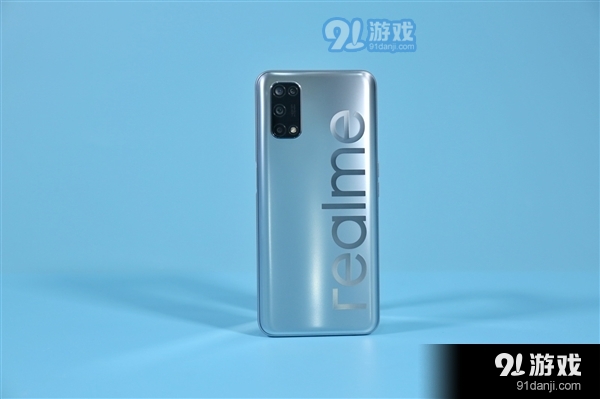 背面大LOGO亮眼 Realme V5银翼少年开箱图赏