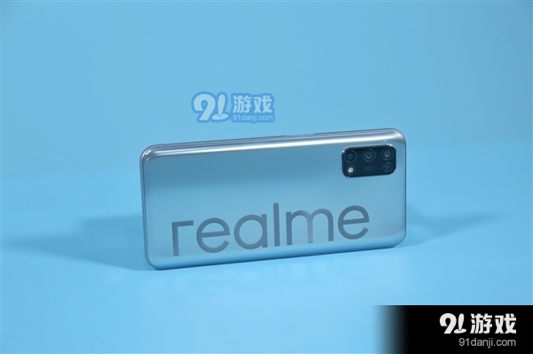 背面大LOGO亮眼 Realme V5银翼少年开箱图赏